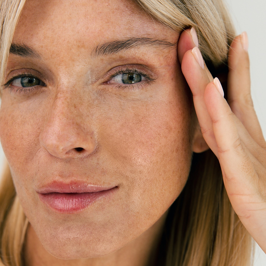 Уход за кожей вокруг глаз